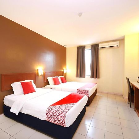 קלאנג Super Oyo 447 Comfort Hotel Meru מראה חיצוני תמונה