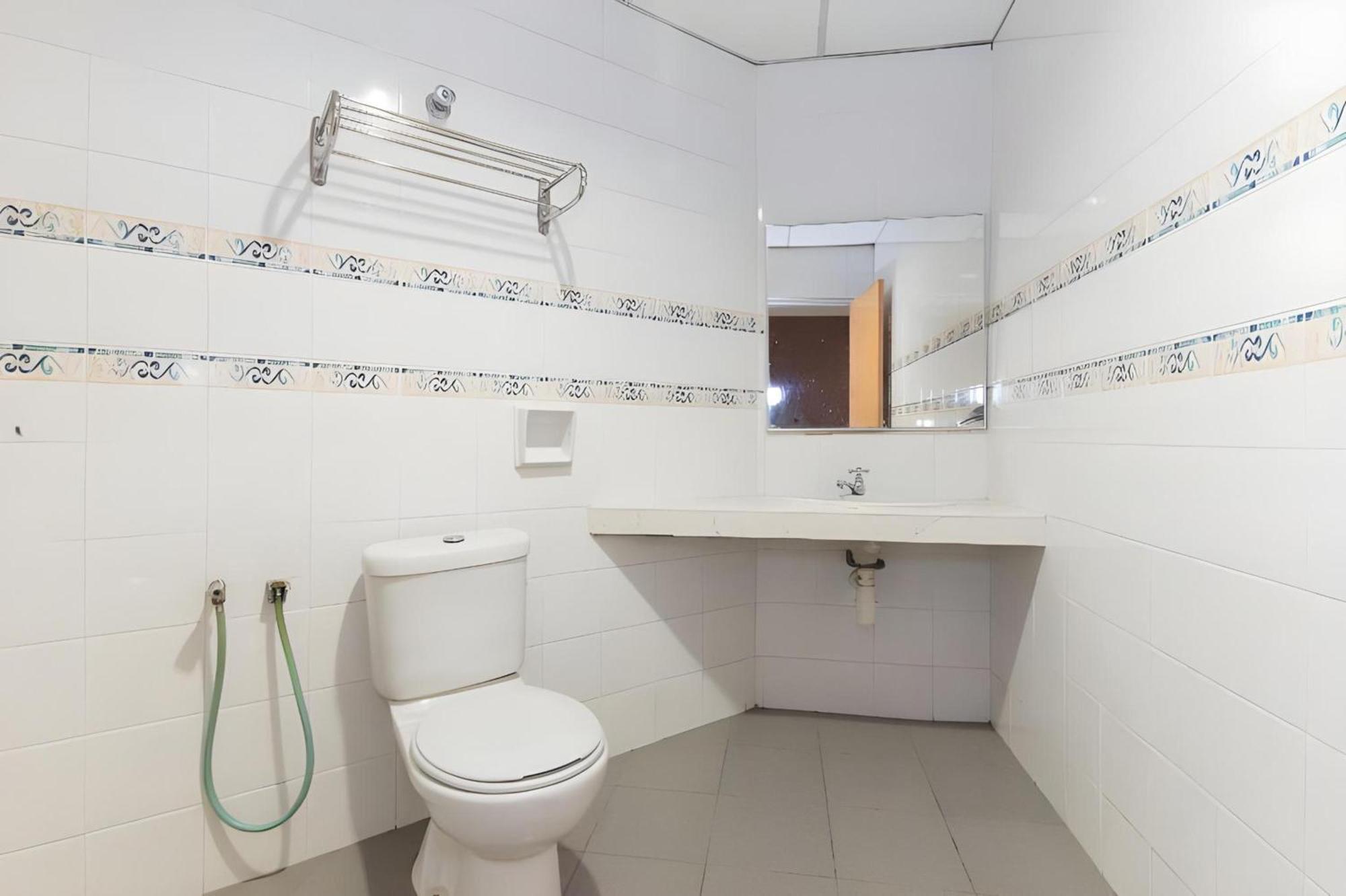 קלאנג Super Oyo 447 Comfort Hotel Meru מראה חיצוני תמונה