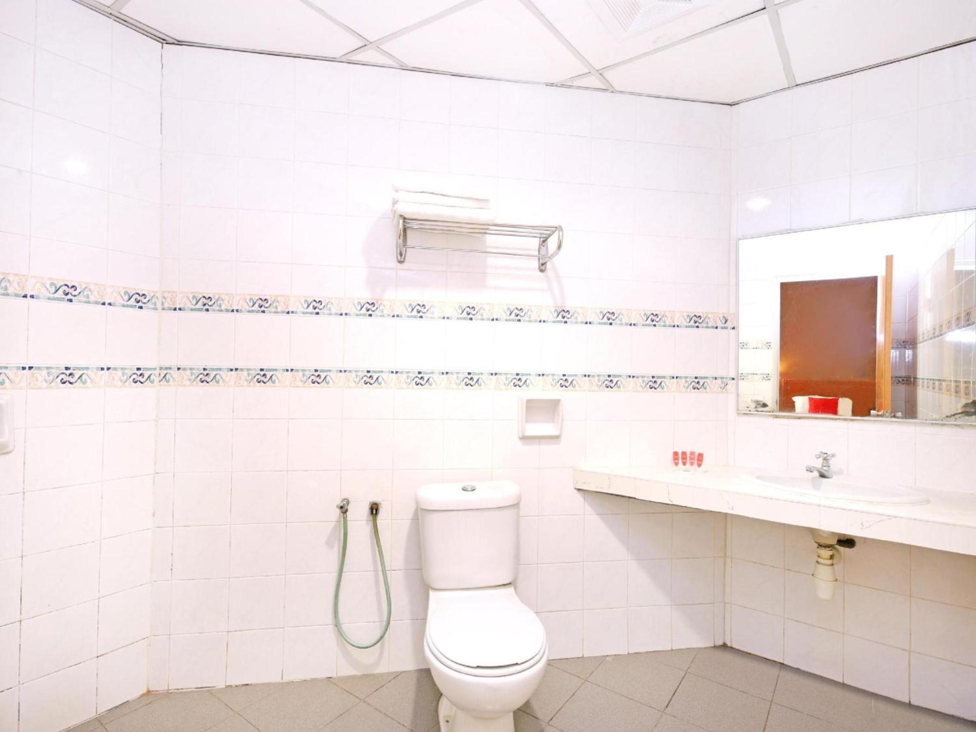 קלאנג Super Oyo 447 Comfort Hotel Meru מראה חיצוני תמונה