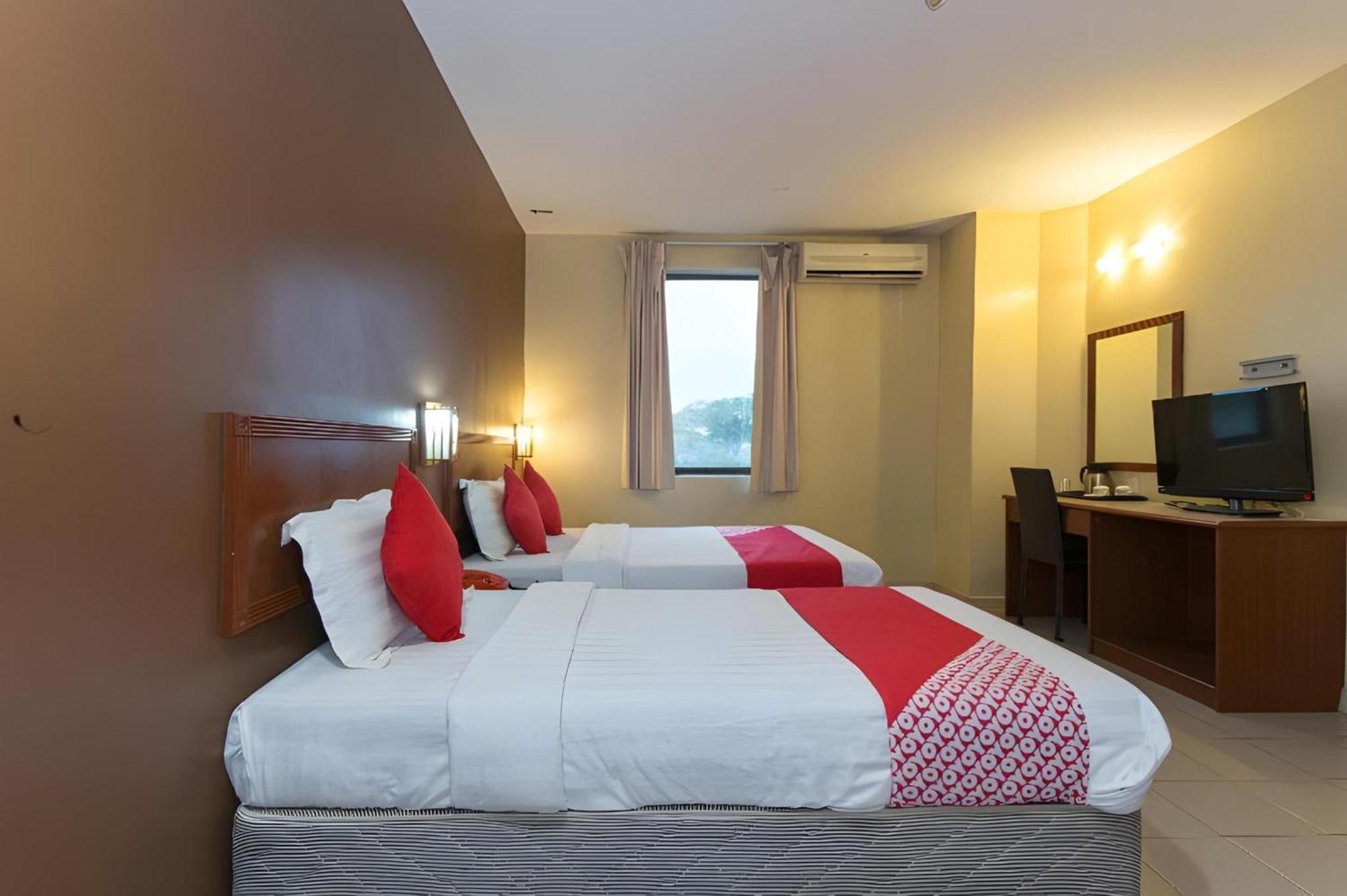 קלאנג Super Oyo 447 Comfort Hotel Meru מראה חיצוני תמונה