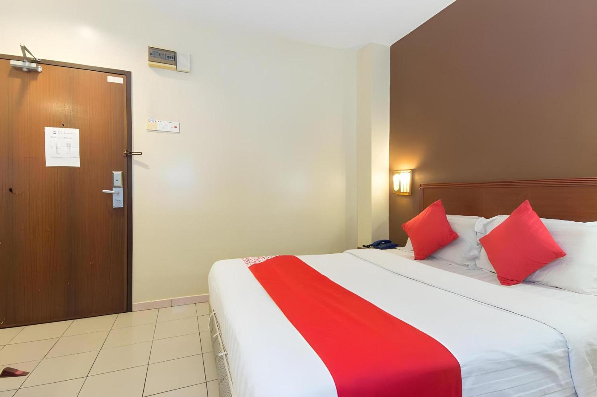 קלאנג Super Oyo 447 Comfort Hotel Meru מראה חיצוני תמונה