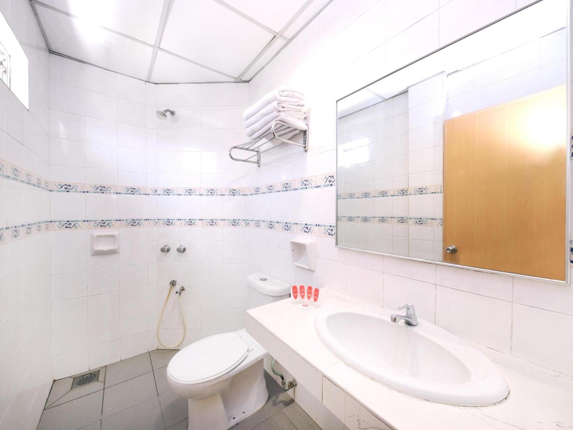 קלאנג Super Oyo 447 Comfort Hotel Meru מראה חיצוני תמונה