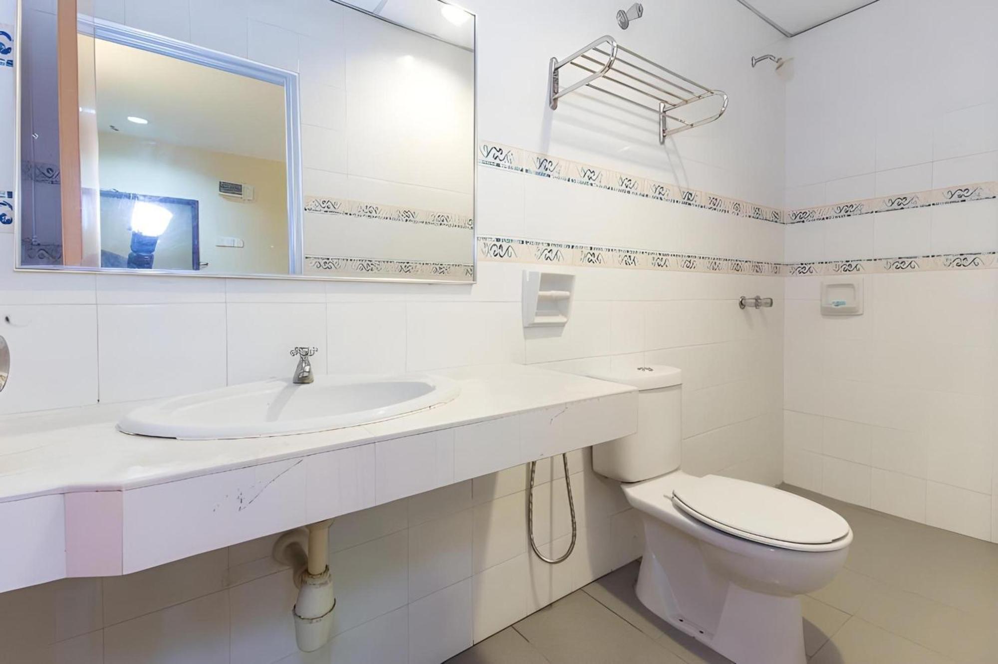 קלאנג Super Oyo 447 Comfort Hotel Meru מראה חיצוני תמונה