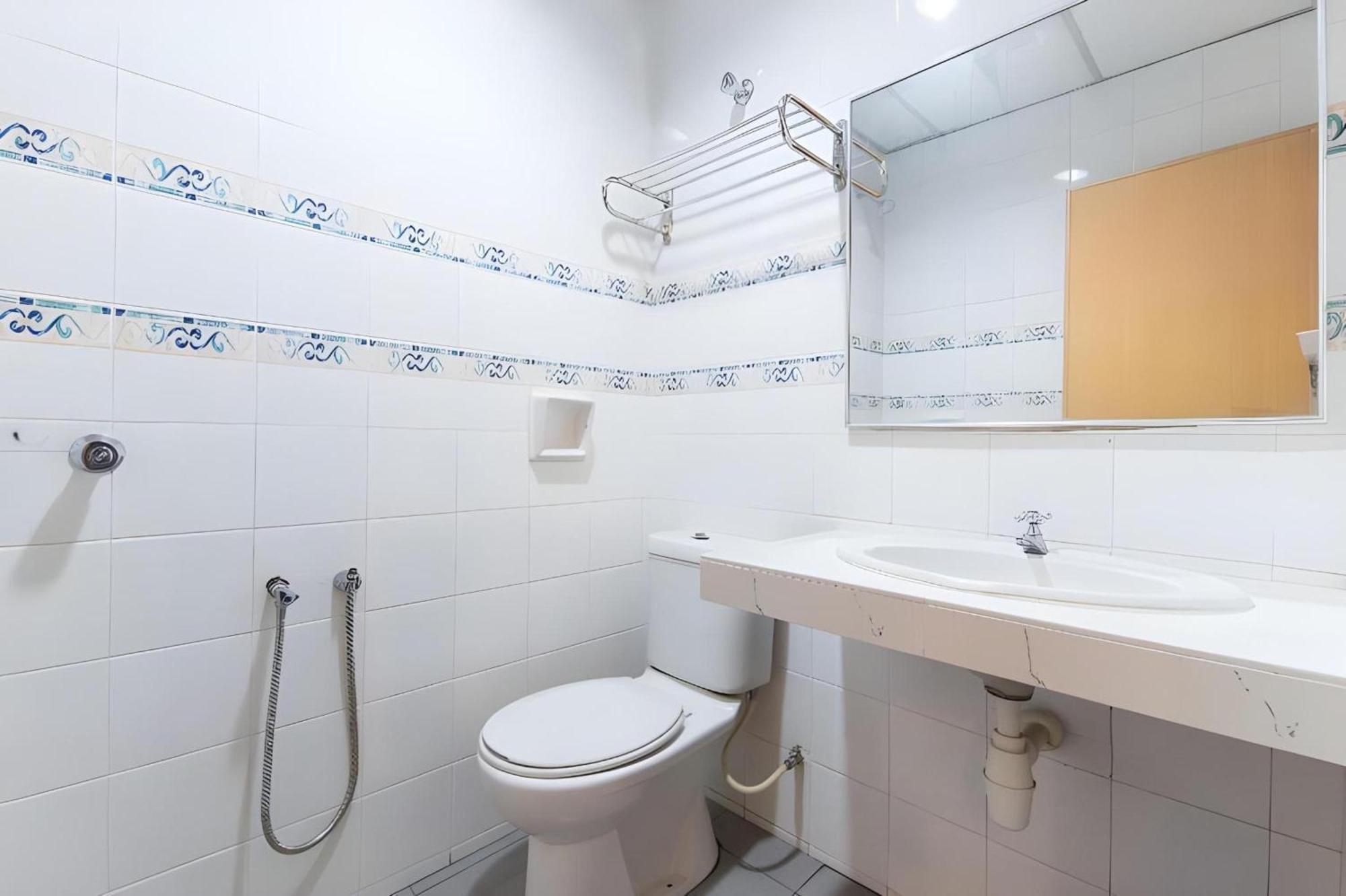 קלאנג Super Oyo 447 Comfort Hotel Meru מראה חיצוני תמונה