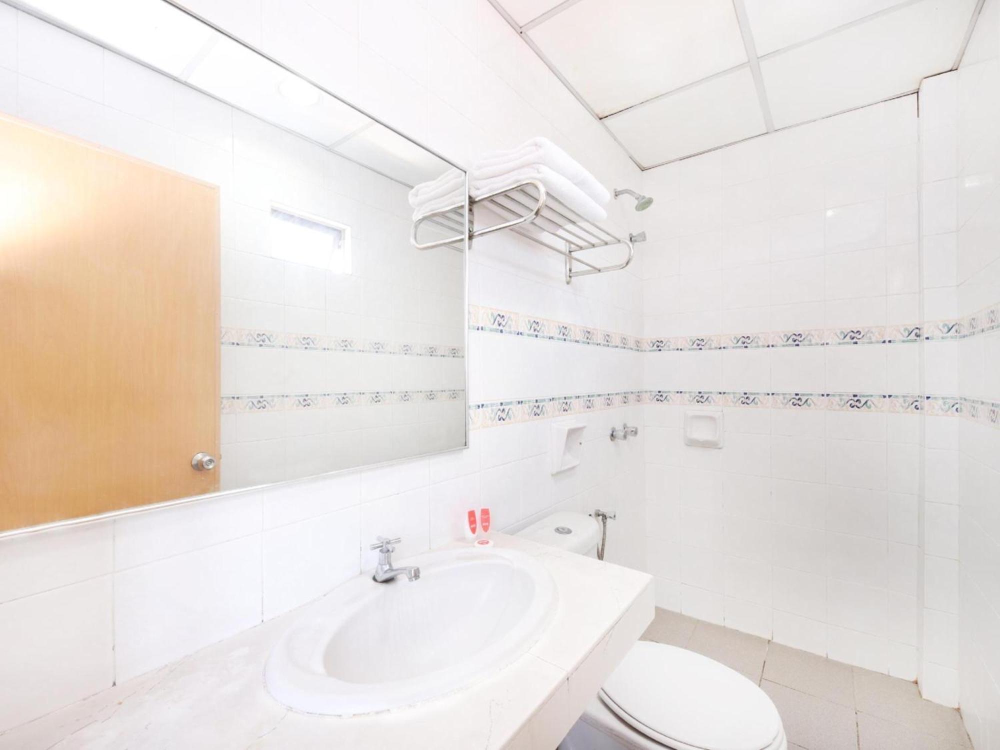 קלאנג Super Oyo 447 Comfort Hotel Meru מראה חיצוני תמונה