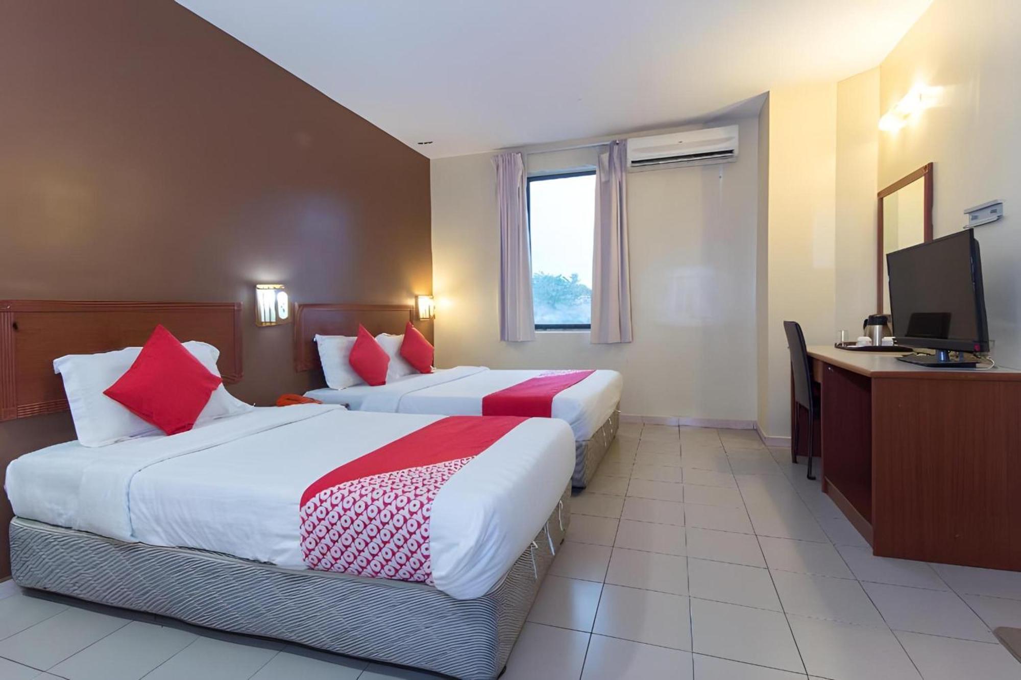 קלאנג Super Oyo 447 Comfort Hotel Meru מראה חיצוני תמונה