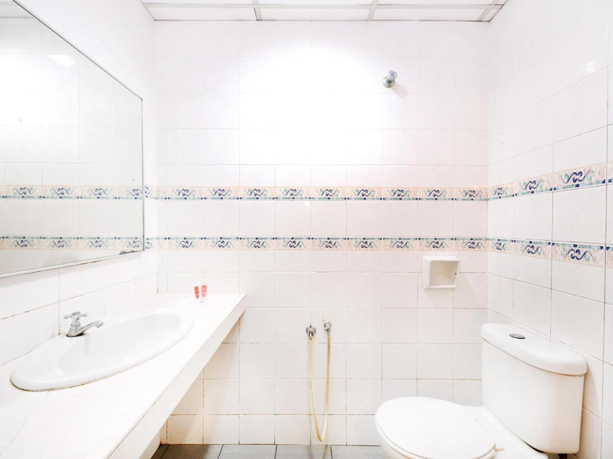 קלאנג Super Oyo 447 Comfort Hotel Meru מראה חיצוני תמונה