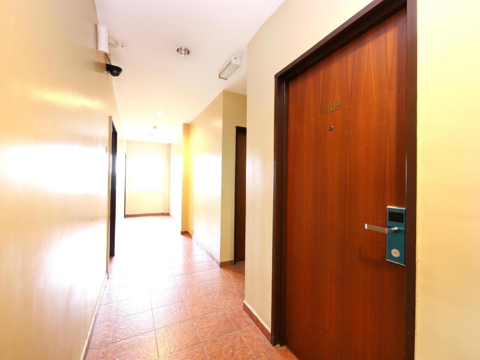 קלאנג Super Oyo 447 Comfort Hotel Meru מראה חיצוני תמונה