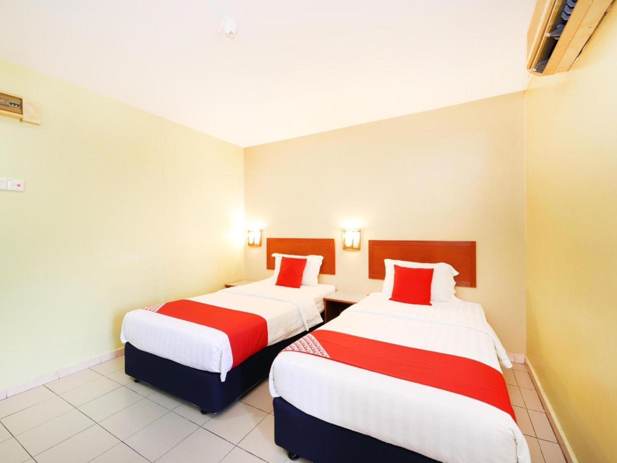 קלאנג Super Oyo 447 Comfort Hotel Meru מראה חיצוני תמונה