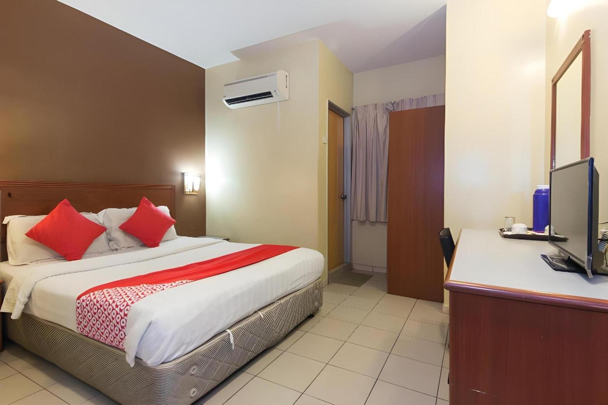 קלאנג Super Oyo 447 Comfort Hotel Meru מראה חיצוני תמונה