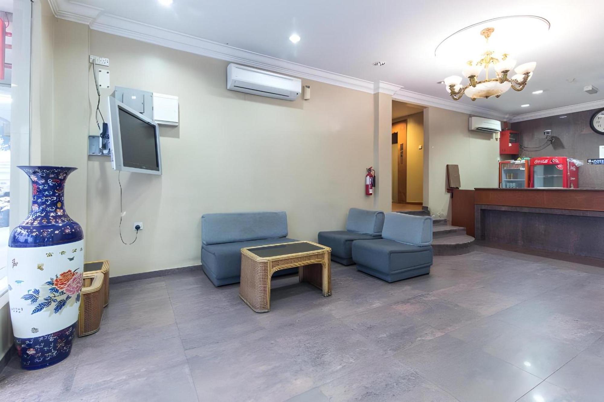 קלאנג Super Oyo 447 Comfort Hotel Meru מראה חיצוני תמונה