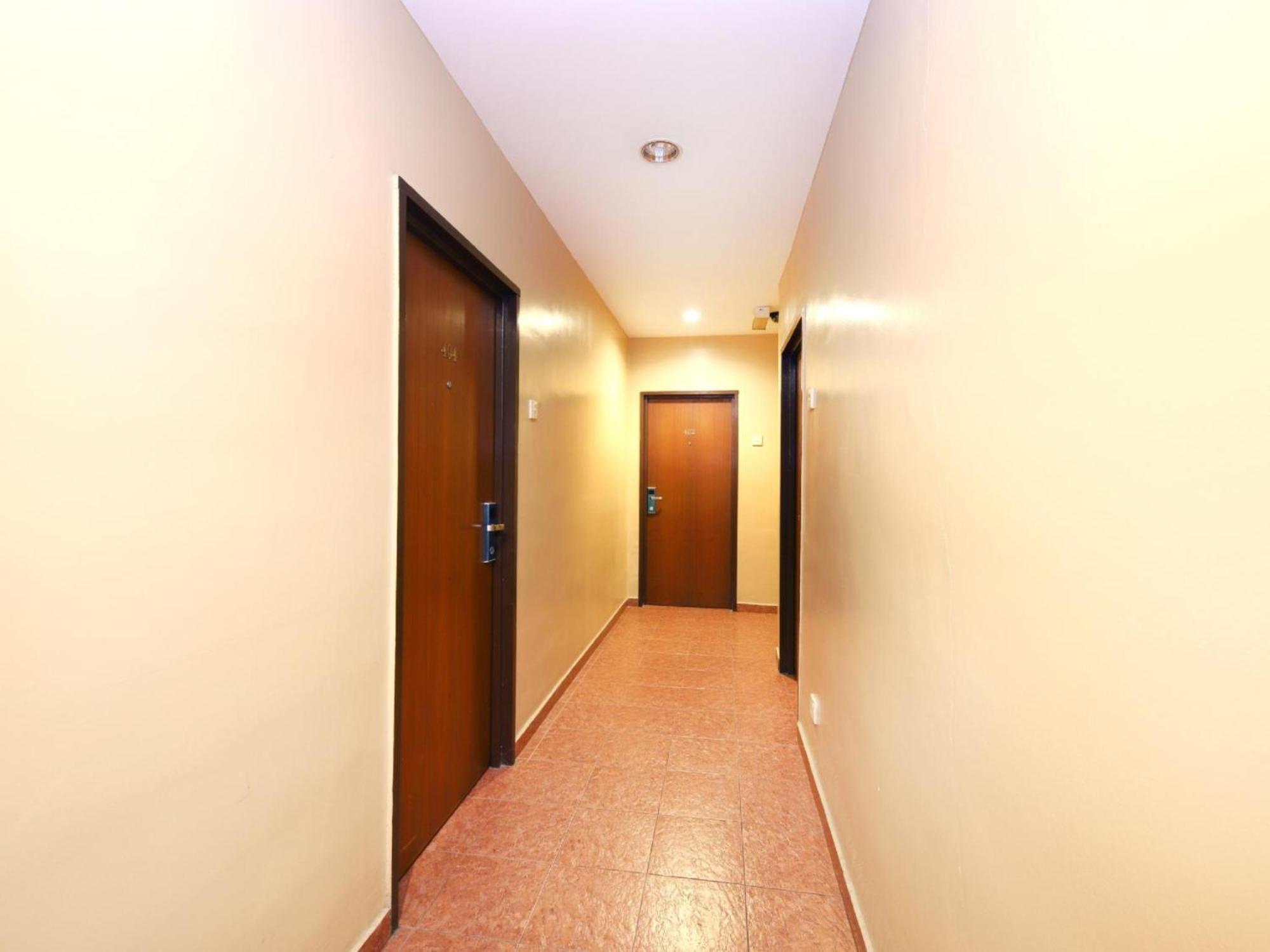 קלאנג Super Oyo 447 Comfort Hotel Meru מראה חיצוני תמונה