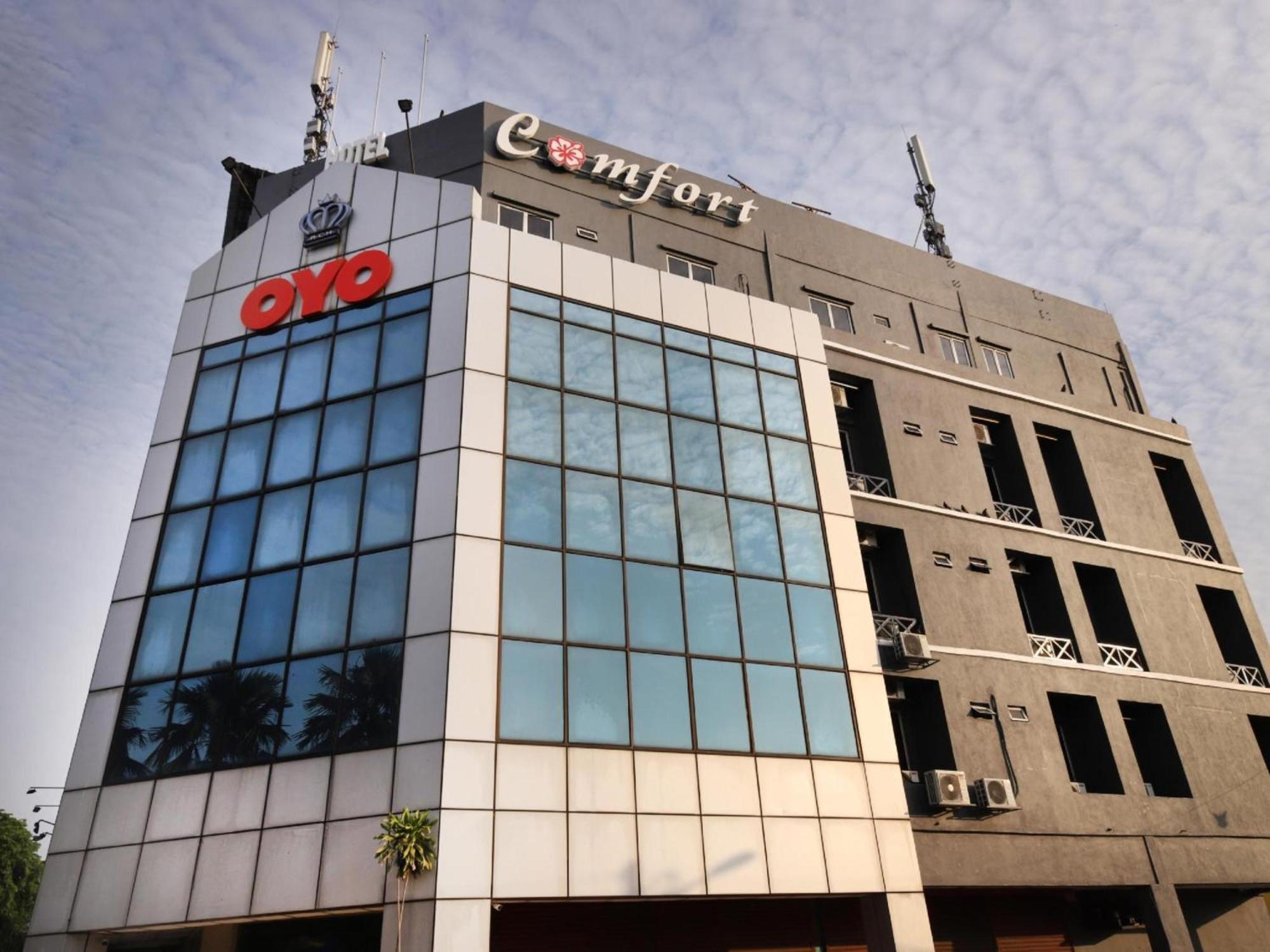 קלאנג Super Oyo 447 Comfort Hotel Meru מראה חיצוני תמונה
